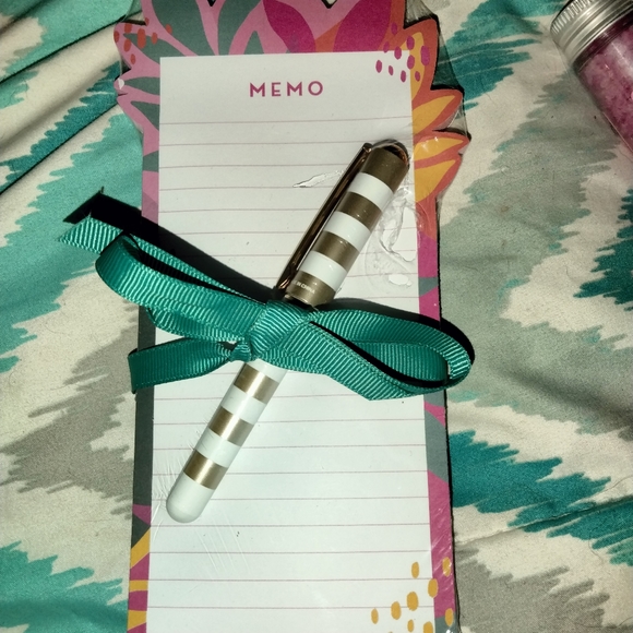 Memo pad with pen - Picture 2 of 3